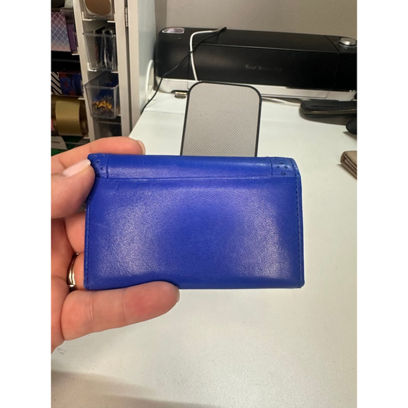 Women's Yves Saint Laurent Blue Leather Key Holder - Picture 4 of 10